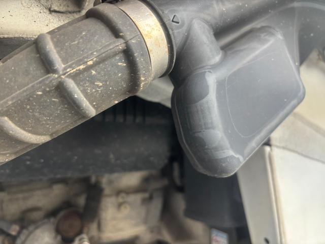 ＮＴ１００クリッパートラック ＤＸ　エンジン型式：Ｒ０６Ａ・ステアリング形式：パワーアシスト付きラック＆ピニオン・パートタイム４ＷＤ・３ＡＴ・運転席：エアバック・ＡＭ／ＦＭラジオ・マニュアルエアコン・ＵＶカットガラス・ＥＴＣ（48枚目）