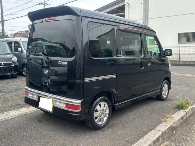 アトレーワゴン カスタムターボＲＳリミテッド　ターボ・車検Ｒ９／７月まで・左側パワースライドドア・ウインカーミラー・リアスポイラー・ナビ＆ワンセグＴＶ／Ｂｌｕｅｔｏｏｔｈ対応・純正ＡＷ・フロントフォグランプ（4枚目）