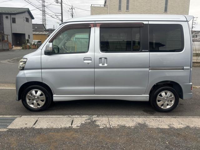 アトレーワゴン カスタムターボＲＳリミテッド　ナビ＆地デジＴＶ／Ｂｌｕｅｔｏｏｔｈ対応・キーレスエントリー・パワースライドドア・電動格納ウインカーミラー・リアスポイラー・フロントフォグランプ・純正ＡＷ・（18枚目）