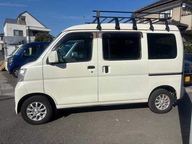 ハイゼットカーゴ クルーズターボ　車検令和８年１０月・ターボ搭載・キーレスエントリー・前席パワーウインドウ・社外ＡＷ・両側スライドドア・サイドバイザー・ナビ＆ＴＶ・ＥＴＣ・ルーフキャリア（5枚目）