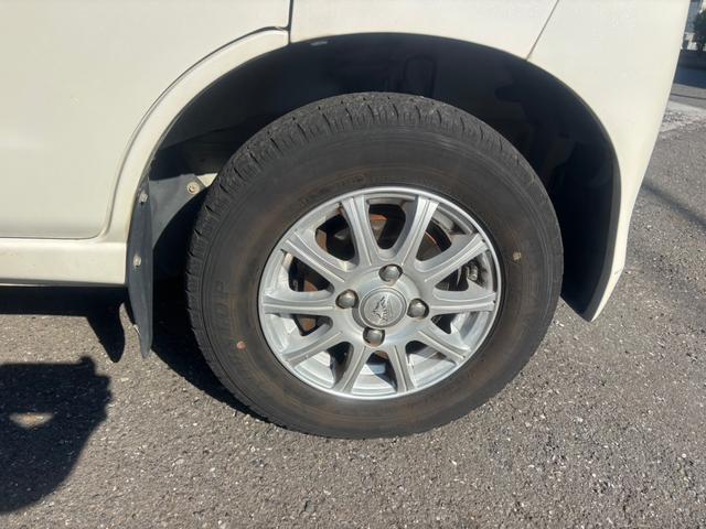 ハイゼットカーゴ クルーズターボ　車検令和８年１０月・ターボ搭載・キーレスエントリー・前席パワーウインドウ・社外ＡＷ・両側スライドドア・サイドバイザー・ナビ＆ＴＶ・ＥＴＣ・ルーフキャリア（16枚目）