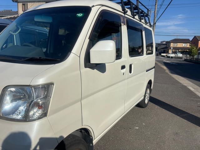 ハイゼットカーゴ クルーズターボ　車検令和８年１０月・ターボ搭載・キーレスエントリー・前席パワーウインドウ・社外ＡＷ・両側スライドドア・サイドバイザー・ナビ＆ＴＶ・ＥＴＣ・ルーフキャリア（66枚目）