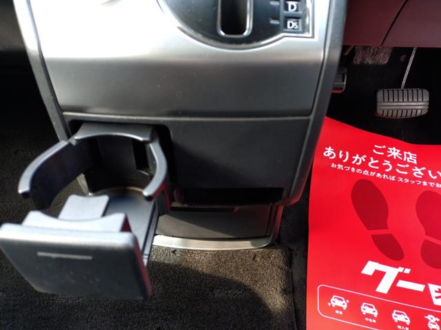 デリカＤ：５ Ｇ　パワーパッケージ　４ＷＤ　純正ＨＩＤヘッドライト　両側パワースライドドアナビ　Ｂｌｕｅｔｏｏｔｈ　バックカメラ　ＥＴＣ　８人乗り　クルーズコントロール　３列シート　純正１８インチアルミ　ブリヂストンタイヤ５分山（15枚目）