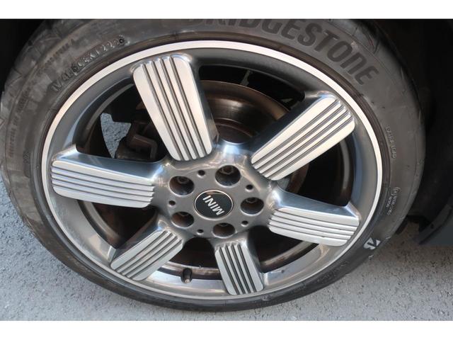 ＭＩＮＩ クーパーＤ　６０イヤーズエディション　ＤＣＴ　専用本革シート　後期型　６０周年限定モデル　純正ワイドナビ＆ＵＳＢ＆ＡＵＸ＆Ｂトゥース＆Ｂカメラ　専用ボディカラーアイボリールーフ２トンカラー　専用レザーシート　専用１７インチアルミ　ＬＥＤヘッドライト　スマートキー（54枚目）