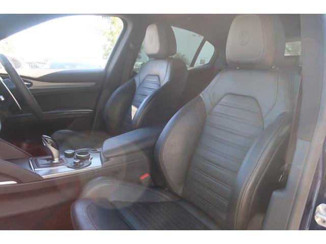 ステルヴィオ ２．０ターボ　Ｑ４スポーツパッケージ　１オーナー車　純正ディスプレイオーディオ＆Ｂトゥース＆Ｂカメラ　ハーマンカードンサウンドシステム　専用インテリア＆レザースポーツシート　シートヒーター　Ｐシート　パワーバックドア　ＬＥＤライト　専用１９インチアルミ（18枚目）