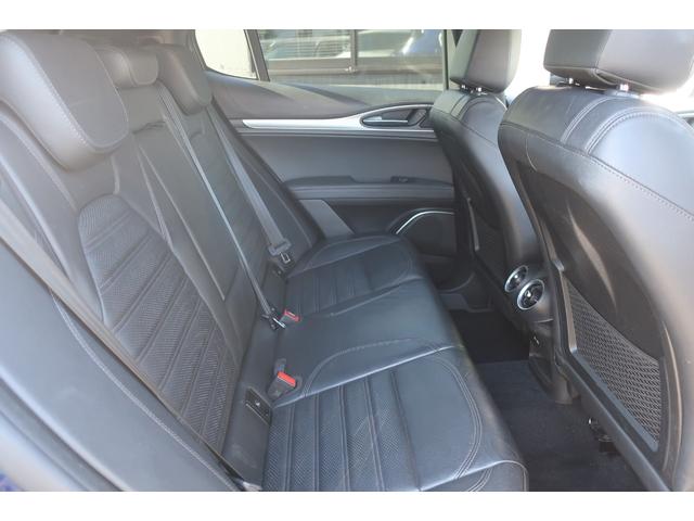 ステルヴィオ ２．０ターボ　Ｑ４スポーツパッケージ　１オーナー車　純正ディスプレイオーディオ＆Ｂトゥース＆Ｂカメラ　ハーマンカードンサウンドシステム　専用インテリア＆レザースポーツシート　シートヒーター　Ｐシート　パワーバックドア　ＬＥＤライト　専用１９インチアルミ（19枚目）