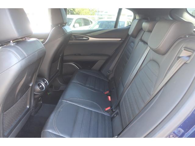 ステルヴィオ ２．０ターボ　Ｑ４スポーツパッケージ　１オーナー車　純正ディスプレイオーディオ＆Ｂトゥース＆Ｂカメラ　ハーマンカードンサウンドシステム　専用インテリア＆レザースポーツシート　シートヒーター　Ｐシート　パワーバックドア　ＬＥＤライト　専用１９インチアルミ（20枚目）