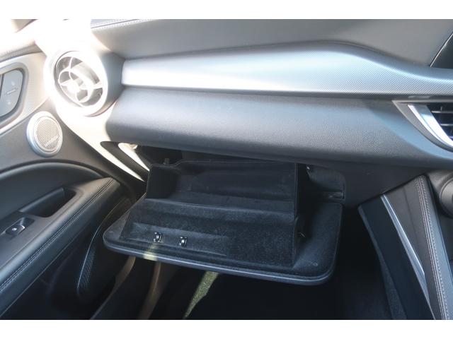ステルヴィオ ２．０ターボ　Ｑ４スポーツパッケージ　１オーナー車　純正ディスプレイオーディオ＆Ｂトゥース＆Ｂカメラ　ハーマンカードンサウンドシステム　専用インテリア＆レザースポーツシート　シートヒーター　Ｐシート　パワーバックドア　ＬＥＤライト　専用１９インチアルミ（40枚目）