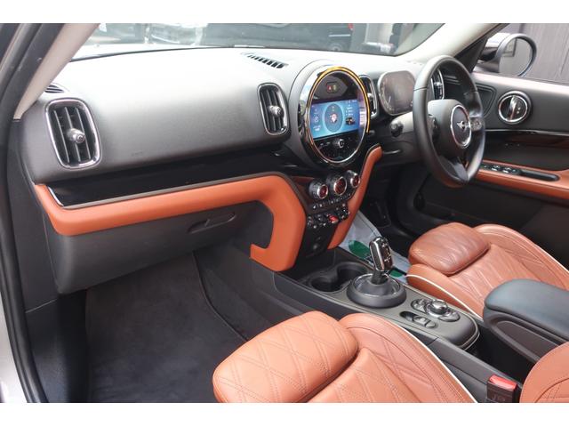 ＭＩＮＩ クーパーＤクロスオーバー　後期型　ＯＰレザーシートインテリア　純正ナビ＆ＵＳＢ＆Ｂトゥース＆Ｂカメラ　専用インテリア＆ＯＰブラウンレザーシート　シートヒーター　ＬＥＤヘッドライト　ＬＥＤフォグ　ユニオンジャックＬＥＤテール　パワーバックドア　純正ブラック１７ＡＷ（28枚目）