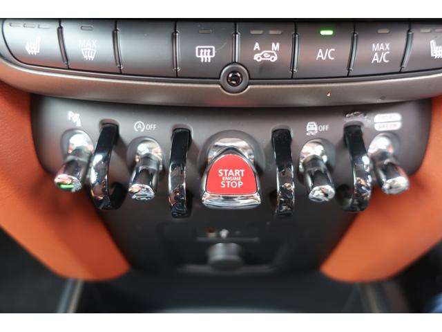 ＭＩＮＩ クーパーＤクロスオーバー　後期型　ＯＰレザーシートインテリア　純正ナビ＆ＵＳＢ＆Ｂトゥース＆Ｂカメラ　専用インテリア＆ＯＰブラウンレザーシート　シートヒーター　ＬＥＤヘッドライト　ＬＥＤフォグ　ユニオンジャックＬＥＤテール　パワーバックドア　純正ブラック１７ＡＷ（32枚目）