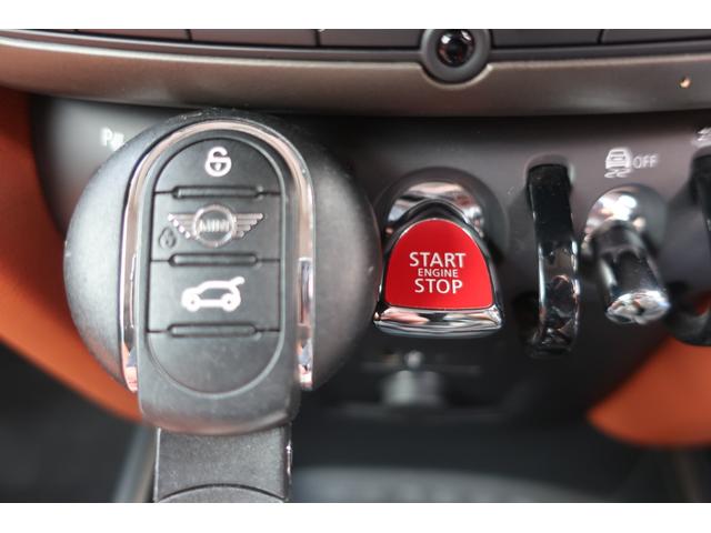 ＭＩＮＩ クーパーＤクロスオーバー　後期型　ＯＰレザーシートインテリア　純正ナビ＆ＵＳＢ＆Ｂトゥース＆Ｂカメラ　専用インテリア＆ＯＰブラウンレザーシート　シートヒーター　ＬＥＤヘッドライト　ＬＥＤフォグ　ユニオンジャックＬＥＤテール　パワーバックドア　純正ブラック１７ＡＷ（33枚目）