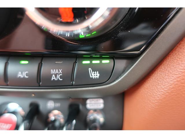 ＭＩＮＩ クーパーＤクロスオーバー　後期型　ＯＰレザーシートインテリア　純正ナビ＆ＵＳＢ＆Ｂトゥース＆Ｂカメラ　専用インテリア＆ＯＰブラウンレザーシート　シートヒーター　ＬＥＤヘッドライト　ＬＥＤフォグ　ユニオンジャックＬＥＤテール　パワーバックドア　純正ブラック１７ＡＷ（35枚目）