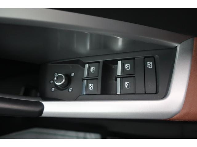 Ｑ３ ハイスタイル　２５０台限定車　アップルカープレイ対応ナビ　後期型　トップグレード　Ａｐｐｌｅ　Ｃａｒ　Ｐｌａｙ対応ワイドナビ＆ＵＳＢ＆Ｂトゥース＆Ｂカメラ＆全方位カメラ　専用インテリア＆本革シート　Ｐシート　シートヒーター　パワーバックドア　ＬＥＤライト（47枚目）