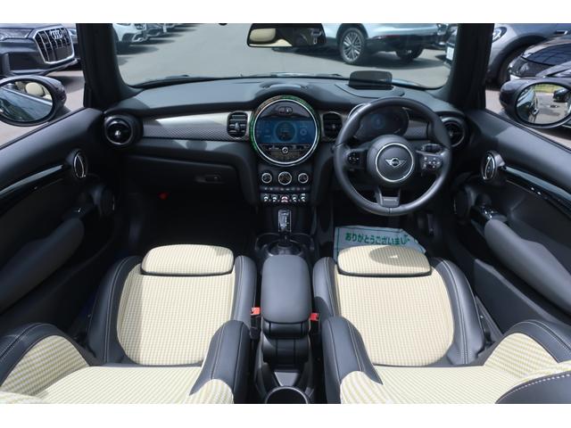 ＭＩＮＩ クーパーＳ　コンバーチブル　レゾリュートエディション　後期型　特別仕様限定車／電動トップオープンカー／Ａｐｐｌｅ　Ｃａｒ　Ｐｌａｙ対応ディスプレイオーディオ／ＵＳＢ／Ｂトゥース／Ｂカメラ／レゾリュートブロンズカラーアクセントパーツ／専用ハーフレザーシート（11枚目）