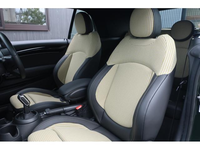 ＭＩＮＩ クーパーＳ　コンバーチブル　レゾリュートエディション　後期型　特別仕様限定車／電動トップオープンカー／Ａｐｐｌｅ　Ｃａｒ　Ｐｌａｙ対応ディスプレイオーディオ／ＵＳＢ／Ｂトゥース／Ｂカメラ／レゾリュートブロンズカラーアクセントパーツ／専用ハーフレザーシート（21枚目）