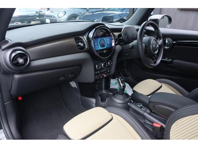 ＭＩＮＩ クーパーＳ　コンバーチブル　レゾリュートエディション　後期型　特別仕様限定車／電動トップオープンカー／Ａｐｐｌｅ　Ｃａｒ　Ｐｌａｙ対応ディスプレイオーディオ／ＵＳＢ／Ｂトゥース／Ｂカメラ／レゾリュートブロンズカラーアクセントパーツ／専用ハーフレザーシート（28枚目）