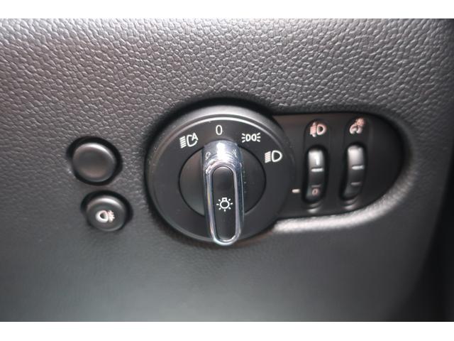 ＭＩＮＩ クーパーＳ　コンバーチブル　レゾリュートエディション　後期型　特別仕様限定車／電動トップオープンカー／Ａｐｐｌｅ　Ｃａｒ　Ｐｌａｙ対応ディスプレイオーディオ／ＵＳＢ／Ｂトゥース／Ｂカメラ／レゾリュートブロンズカラーアクセントパーツ／専用ハーフレザーシート（41枚目）