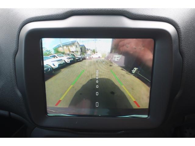 ジープ・レネゲード トレイルホーク　４ＷＤ　後期型　純正ナビ　後期型／４ＷＤ車／純正ナビ／フルセグＴＶ／Ｂトゥース／Ｂカメラ／ＬＥＤヘッドライト／オートライト／ＬＥＤフォグランプ／純正１７インチＡＷ／ルーフレール／スマートキー／プッシュスタート／電子パーキング（30枚目）