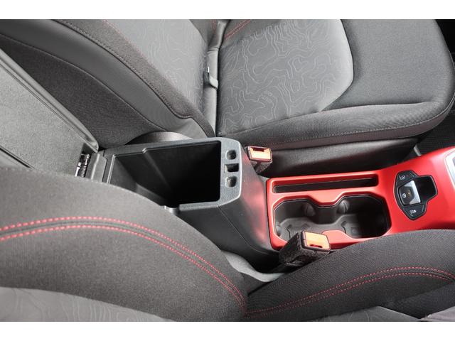 ジープ・レネゲード トレイルホーク　４ＷＤ　後期型　純正ナビ　後期型／４ＷＤ車／純正ナビ／フルセグＴＶ／Ｂトゥース／Ｂカメラ／ＬＥＤヘッドライト／オートライト／ＬＥＤフォグランプ／純正１７インチＡＷ／ルーフレール／スマートキー／プッシュスタート／電子パーキング（37枚目）