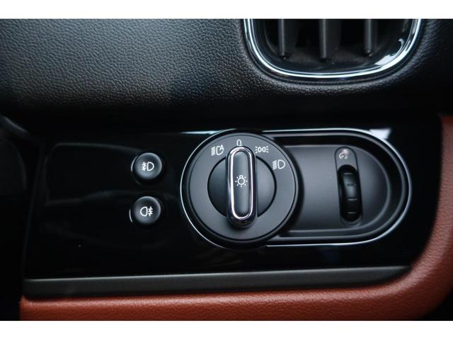 MINI クーパーD クロスオーバー レザーシートパッケージ 後期型 最終モデル/ディーゼルターボ/Apple Car Play対応ディスプレイオーディオ/USB/Bトゥース/Bカメラ/OPレザーシート/Pシート/シートヒーター/LEDライト/LEDフォグ/純正17AW(43枚目)