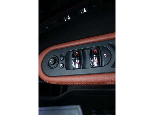 MINI クーパーD クロスオーバー レザーシートパッケージ 後期型 最終モデル/ディーゼルターボ/Apple Car Play対応ディスプレイオーディオ/USB/Bトゥース/Bカメラ/OPレザーシート/Pシート/シートヒーター/LEDライト/LEDフォグ/純正17AW(45枚目)