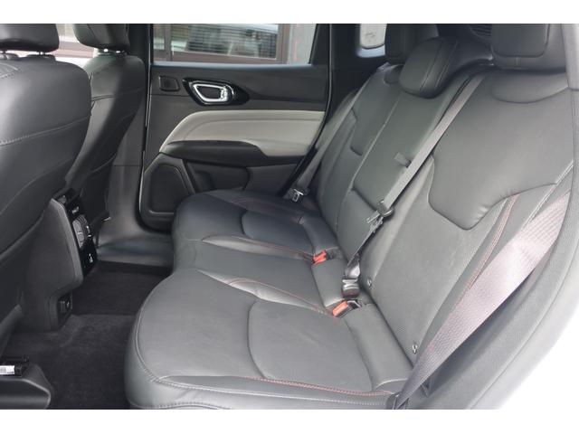 ジープ・コンパス リミテッド 後期型/1オーナー/Apple Car Play 対応純正ナビ/フルセグTV/USB/Bトゥース/Bカメラ/全方位カメラ/本革シート/Pシート/シートヒーター/パワーバックドア/LEDヘッドライト/LEDフォグ/専用18インチAW/ステアヒーター(23枚目)