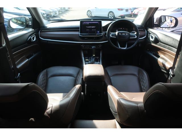 ジープ・コマンダー リミテッド　４ＷＤ　後期型　Ａｐｐｌｅ　Ｃａｒ　Ｐｌａｙ対応　ナビ／ＵＳＢ／Ｂトゥース／Ｂカメラ／全方位カメラ／レザーシート／パワーシート／シートヒーター／ステアリングヒーター／パワーバックドア／ＬＥＤヘッドライト／ＬＥＤフォグ／純正１８インチＡＷ（10枚目）