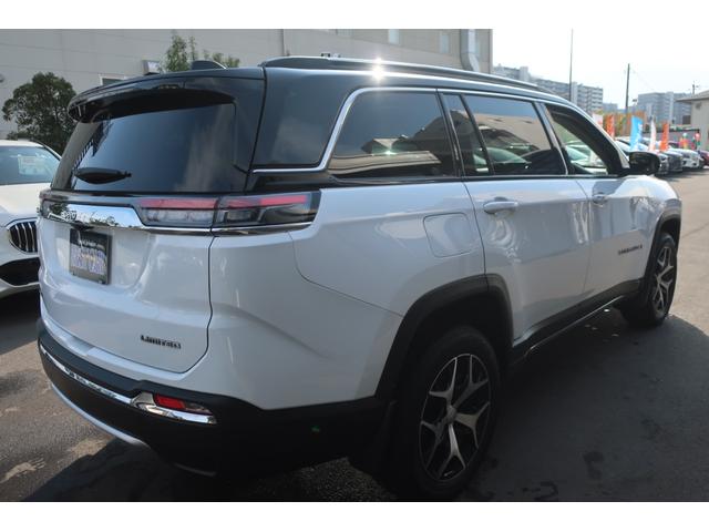 ジープ・コマンダー リミテッド　４ＷＤ　後期型　Ａｐｐｌｅ　Ｃａｒ　Ｐｌａｙ対応　ナビ／ＵＳＢ／Ｂトゥース／Ｂカメラ／全方位カメラ／レザーシート／パワーシート／シートヒーター／ステアリングヒーター／パワーバックドア／ＬＥＤヘッドライト／ＬＥＤフォグ／純正１８インチＡＷ（12枚目）
