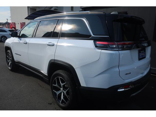 ジープ・コマンダー リミテッド　４ＷＤ　後期型　Ａｐｐｌｅ　Ｃａｒ　Ｐｌａｙ対応　ナビ／ＵＳＢ／Ｂトゥース／Ｂカメラ／全方位カメラ／レザーシート／パワーシート／シートヒーター／ステアリングヒーター／パワーバックドア／ＬＥＤヘッドライト／ＬＥＤフォグ／純正１８インチＡＷ（14枚目）