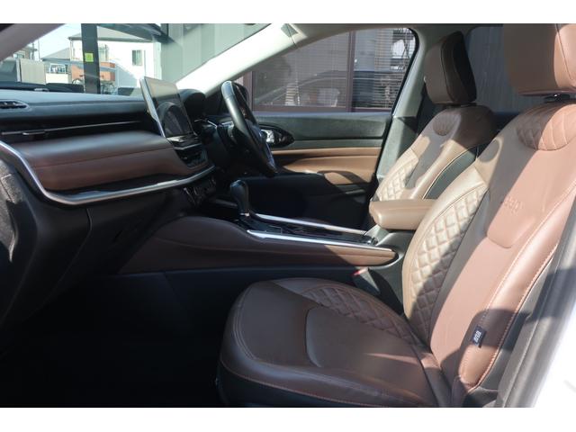 ジープ・コマンダー リミテッド　４ＷＤ　後期型　Ａｐｐｌｅ　Ｃａｒ　Ｐｌａｙ対応　ナビ／ＵＳＢ／Ｂトゥース／Ｂカメラ／全方位カメラ／レザーシート／パワーシート／シートヒーター／ステアリングヒーター／パワーバックドア／ＬＥＤヘッドライト／ＬＥＤフォグ／純正１８インチＡＷ（18枚目）