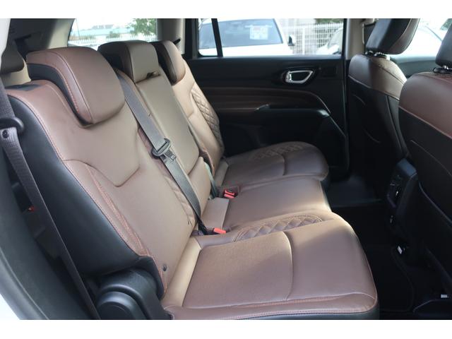 ジープ・コマンダー リミテッド　４ＷＤ　後期型　Ａｐｐｌｅ　Ｃａｒ　Ｐｌａｙ対応　ナビ／ＵＳＢ／Ｂトゥース／Ｂカメラ／全方位カメラ／レザーシート／パワーシート／シートヒーター／ステアリングヒーター／パワーバックドア／ＬＥＤヘッドライト／ＬＥＤフォグ／純正１８インチＡＷ（21枚目）