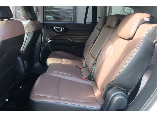 ジープ・コマンダー リミテッド　４ＷＤ　後期型　Ａｐｐｌｅ　Ｃａｒ　Ｐｌａｙ対応　ナビ／ＵＳＢ／Ｂトゥース／Ｂカメラ／全方位カメラ／レザーシート／パワーシート／シートヒーター／ステアリングヒーター／パワーバックドア／ＬＥＤヘッドライト／ＬＥＤフォグ／純正１８インチＡＷ（23枚目）