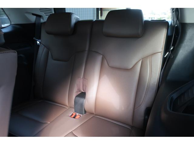 ジープ・コマンダー リミテッド　４ＷＤ　後期型　Ａｐｐｌｅ　Ｃａｒ　Ｐｌａｙ対応　ナビ／ＵＳＢ／Ｂトゥース／Ｂカメラ／全方位カメラ／レザーシート／パワーシート／シートヒーター／ステアリングヒーター／パワーバックドア／ＬＥＤヘッドライト／ＬＥＤフォグ／純正１８インチＡＷ（26枚目）