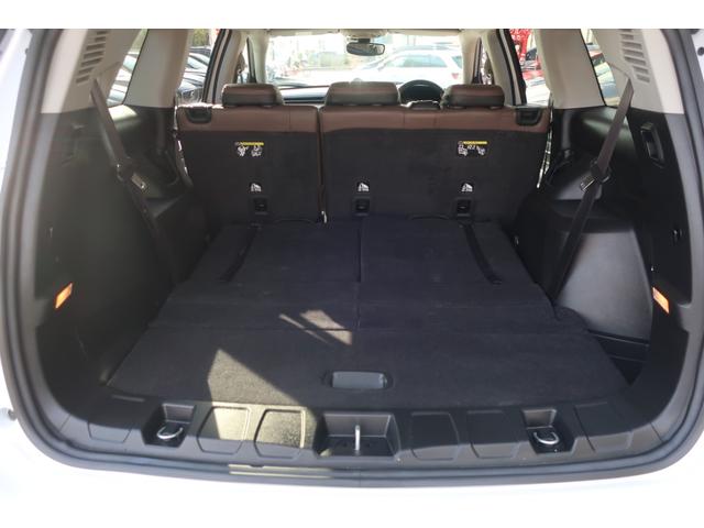 ジープ・コマンダー リミテッド　４ＷＤ　後期型　Ａｐｐｌｅ　Ｃａｒ　Ｐｌａｙ対応　ナビ／ＵＳＢ／Ｂトゥース／Ｂカメラ／全方位カメラ／レザーシート／パワーシート／シートヒーター／ステアリングヒーター／パワーバックドア／ＬＥＤヘッドライト／ＬＥＤフォグ／純正１８インチＡＷ（28枚目）