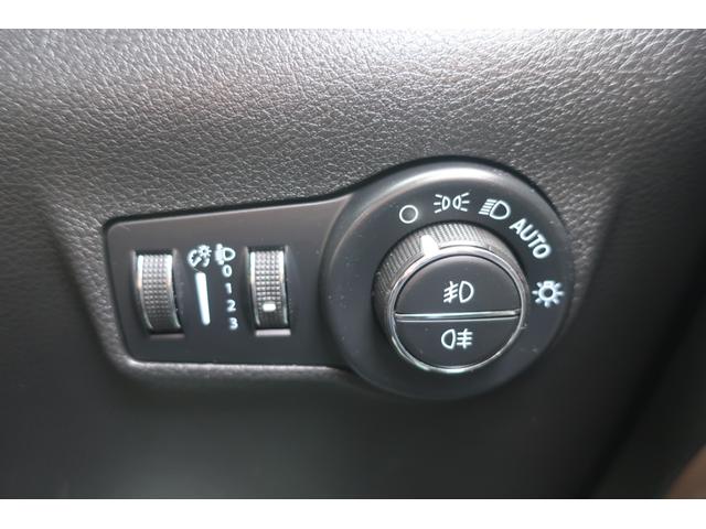 ジープ・コマンダー リミテッド　４ＷＤ　後期型　Ａｐｐｌｅ　Ｃａｒ　Ｐｌａｙ対応　ナビ／ＵＳＢ／Ｂトゥース／Ｂカメラ／全方位カメラ／レザーシート／パワーシート／シートヒーター／ステアリングヒーター／パワーバックドア／ＬＥＤヘッドライト／ＬＥＤフォグ／純正１８インチＡＷ（51枚目）