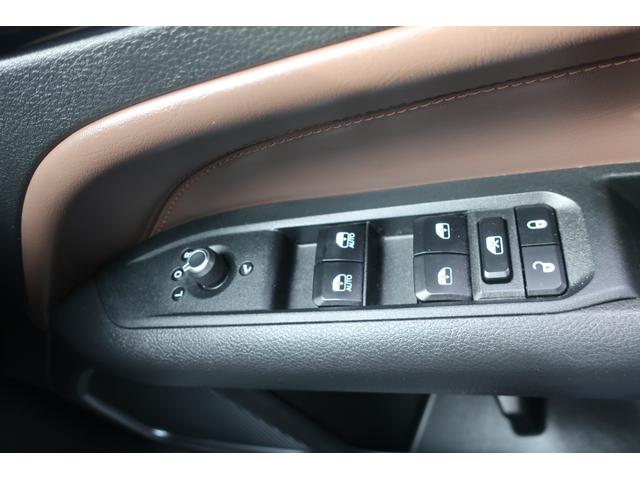 ジープ・コマンダー リミテッド　４ＷＤ　後期型　Ａｐｐｌｅ　Ｃａｒ　Ｐｌａｙ対応　ナビ／ＵＳＢ／Ｂトゥース／Ｂカメラ／全方位カメラ／レザーシート／パワーシート／シートヒーター／ステアリングヒーター／パワーバックドア／ＬＥＤヘッドライト／ＬＥＤフォグ／純正１８インチＡＷ（52枚目）