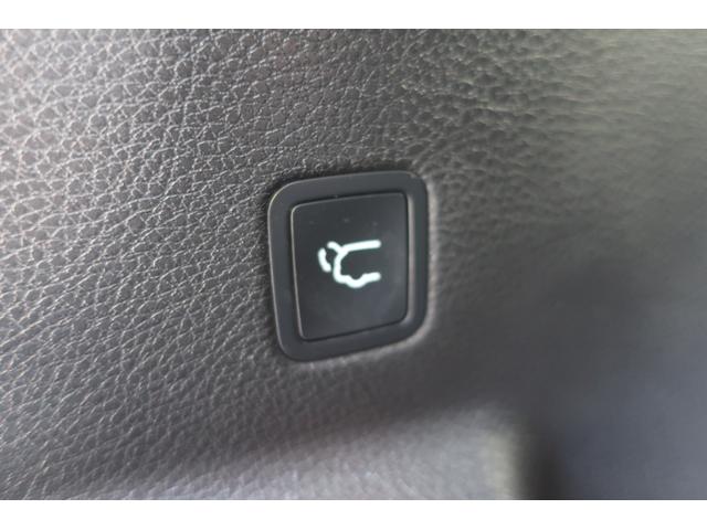 ジープ・コマンダー リミテッド　４ＷＤ　後期型　Ａｐｐｌｅ　Ｃａｒ　Ｐｌａｙ対応　ナビ／ＵＳＢ／Ｂトゥース／Ｂカメラ／全方位カメラ／レザーシート／パワーシート／シートヒーター／ステアリングヒーター／パワーバックドア／ＬＥＤヘッドライト／ＬＥＤフォグ／純正１８インチＡＷ（53枚目）