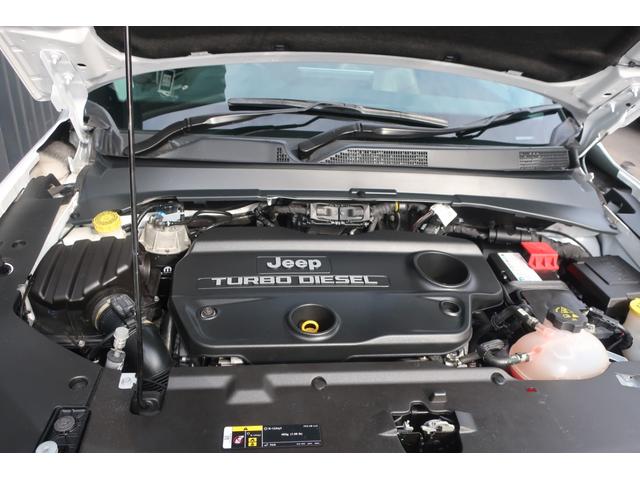 ジープ・コマンダー リミテッド　４ＷＤ　後期型　Ａｐｐｌｅ　Ｃａｒ　Ｐｌａｙ対応　ナビ／ＵＳＢ／Ｂトゥース／Ｂカメラ／全方位カメラ／レザーシート／パワーシート／シートヒーター／ステアリングヒーター／パワーバックドア／ＬＥＤヘッドライト／ＬＥＤフォグ／純正１８インチＡＷ（69枚目）