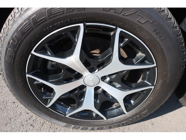 ジープ・コマンダー リミテッド　４ＷＤ　後期型　Ａｐｐｌｅ　Ｃａｒ　Ｐｌａｙ対応　ナビ／ＵＳＢ／Ｂトゥース／Ｂカメラ／全方位カメラ／レザーシート／パワーシート／シートヒーター／ステアリングヒーター／パワーバックドア／ＬＥＤヘッドライト／ＬＥＤフォグ／純正１８インチＡＷ（71枚目）