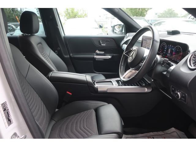 ＧＬＢ ＧＬＢ２００ｄ　４マチック　後期型　１オーナー車　４ＷＤ車　（純正ワイドナビ／フルセグＴＶ／ＵＳＢ／Ｂトゥース／全方位カメラ／ハーフレザーシート／Ｐシート／シートヒーター／パワーバックドア／純正１８インチＡＷ／ＬＥＤヘッドライト／ＬＥＤライナー／スマキー）（17枚目）