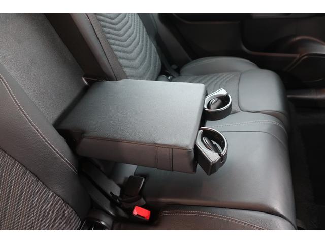 ＧＬＢ ＧＬＢ２００ｄ　４マチック　後期型　１オーナー車　４ＷＤ車　（純正ワイドナビ／フルセグＴＶ／ＵＳＢ／Ｂトゥース／全方位カメラ／ハーフレザーシート／Ｐシート／シートヒーター／パワーバックドア／純正１８インチＡＷ／ＬＥＤヘッドライト／ＬＥＤライナー／スマキー）（22枚目）