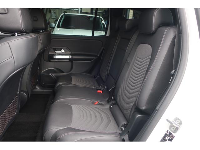 ＧＬＢ ＧＬＢ２００ｄ　４マチック　後期型　１オーナー車　４ＷＤ車　（純正ワイドナビ／フルセグＴＶ／ＵＳＢ／Ｂトゥース／全方位カメラ／ハーフレザーシート／Ｐシート／シートヒーター／パワーバックドア／純正１８インチＡＷ／ＬＥＤヘッドライト／ＬＥＤライナー／スマキー）（23枚目）