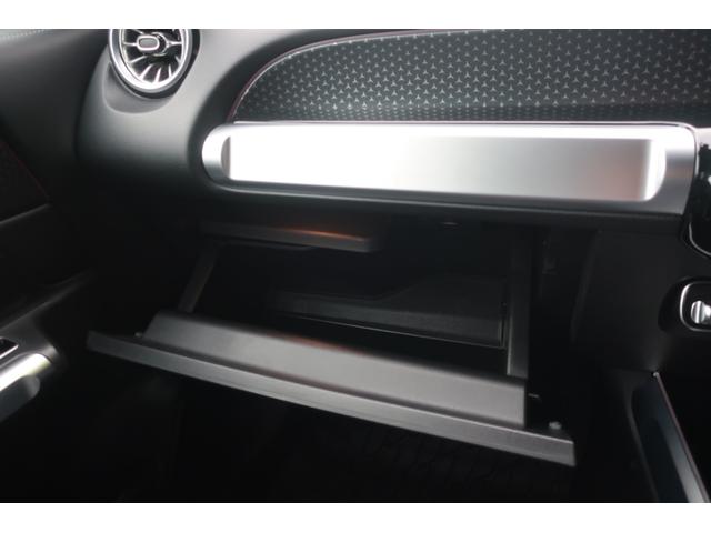 ＧＬＢ ＧＬＢ２００ｄ　４マチック　後期型　１オーナー車　４ＷＤ車　（純正ワイドナビ／フルセグＴＶ／ＵＳＢ／Ｂトゥース／全方位カメラ／ハーフレザーシート／Ｐシート／シートヒーター／パワーバックドア／純正１８インチＡＷ／ＬＥＤヘッドライト／ＬＥＤライナー／スマキー）（52枚目）