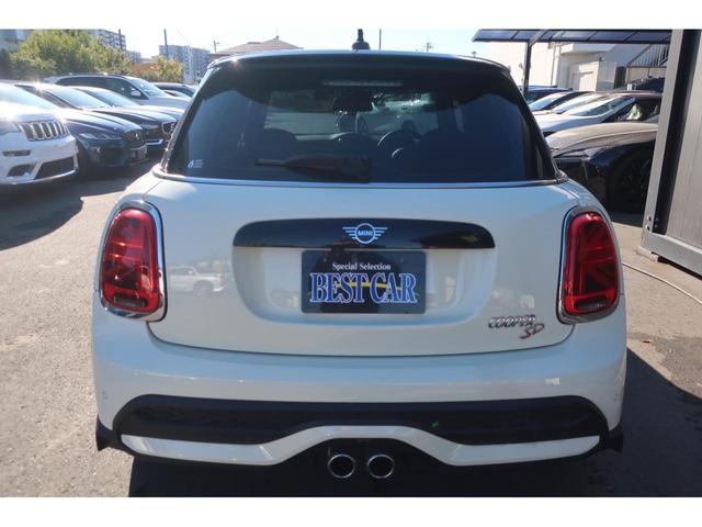MINI クーパーSD クラシック・トリム 後期型 ディーゼルターボ Apple Car PLay対応ディスプレイオーディオ/USB/Bトゥース/Bカメラ/ハーフレザーシート/LEDヘッドライト/デュアルマフラー/純正17インチグロスブラックAW/ユニオンジャックミラー(15枚目)