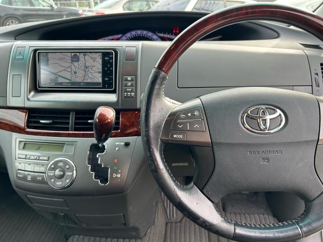 便利なステアリングスイッチ類も充実しております。