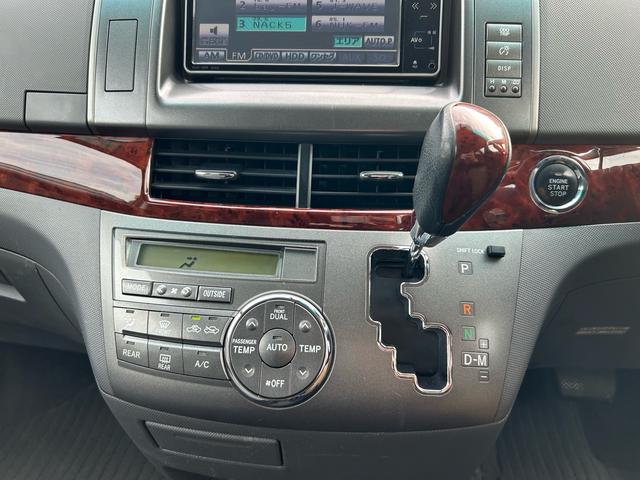 使いやすいオートエアコン、後席も風量調整できます。