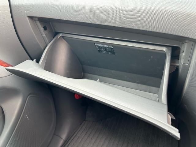 グローブボックス