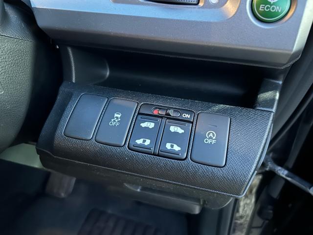 ステップワゴンスパーダ Ｚ　クールスピリット　無限エアロ　純正９型ＳＤナビ　Ｂｌｕｅｔｏｏｔｈ　ＴＶ　走行中視聴　フリップダウンモニター　前後ドライブレコーダー　バックカメラ　純正アルミ　スマートキー　スペアキー　３列目格納　８人乗り（17枚目）