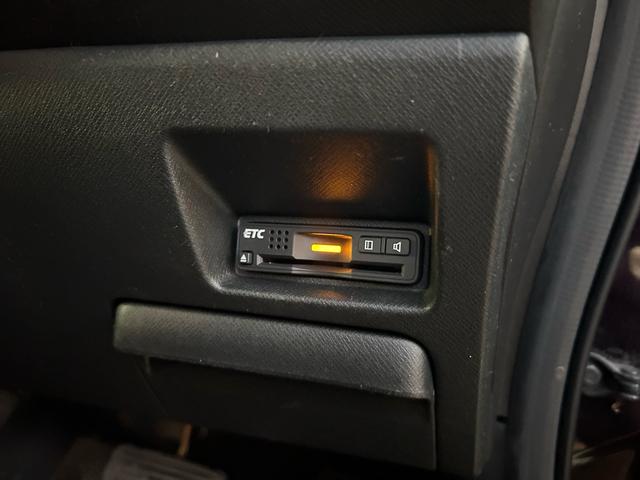 ステップワゴンスパーダ Ｚ　クールスピリット　無限エアロ　純正９型ＳＤナビ　Ｂｌｕｅｔｏｏｔｈ　ＴＶ　走行中視聴　フリップダウンモニター　前後ドライブレコーダー　バックカメラ　純正アルミ　スマートキー　スペアキー　３列目格納　８人乗り（19枚目）