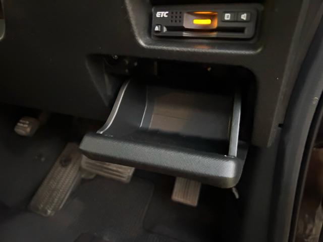 ステップワゴンスパーダ Ｚ　クールスピリット　無限エアロ　純正９型ＳＤナビ　Ｂｌｕｅｔｏｏｔｈ　ＴＶ　走行中視聴　フリップダウンモニター　前後ドライブレコーダー　バックカメラ　純正アルミ　スマートキー　スペアキー　３列目格納　８人乗り（20枚目）